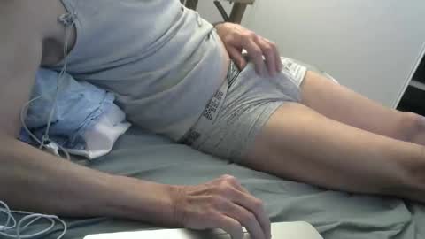 Snapshot of karledgar33 chatting on 10/25/25, 06:54 Karl online show from 10/25/25, 06:54