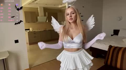 Olivia online show from 10/24/25, 07:16