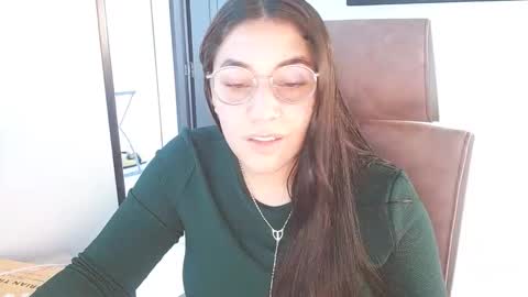 Snapshot of karlie_kloy chatting on 09/23/25, 03:48 kloy online show from 09/23/25, 03:48