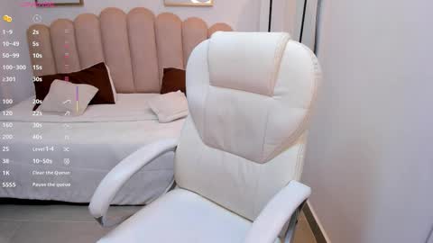 Snapshot of karliie_kloss_ chatting on 11/17/25, 03:34 karliie kloss online show from 11/17/25, 03:34