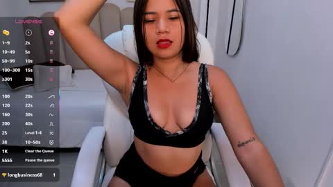 Snapshot of karliie_kloss_ chatting on 11/19/25, 03:50 karliie kloss online show from 11/19/25, 03:50