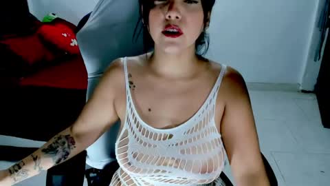 Snapshot of karly_shiine_ chatting on 04/25/26, 12:35 karly. online show from 04/25/26, 12:35