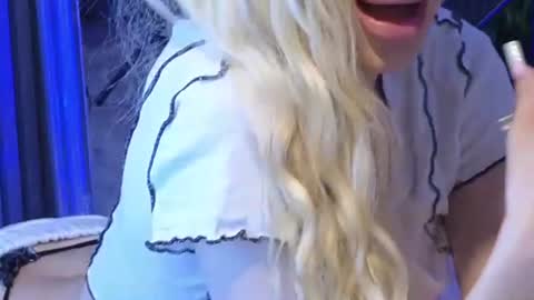 Julia online show from 06/30/26, 07:48