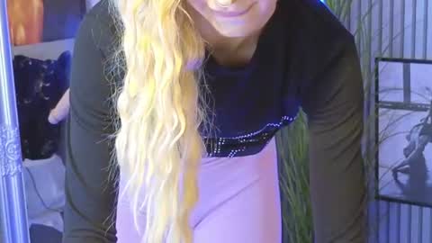 Julia online show from 07/18/26, 07:28