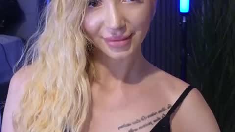 Julia online show from 07/22/26, 07:38