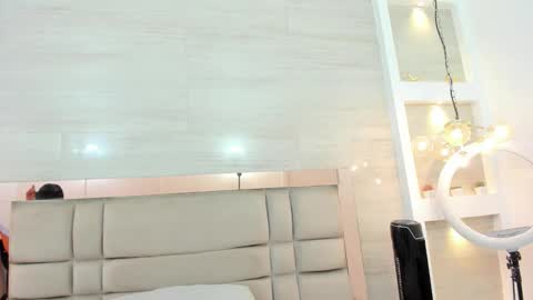 Snapshot of karol_lewiss chatting on 10/24/25, 11:39  KAROL LEWIS  online show from 10/24/25, 11:39