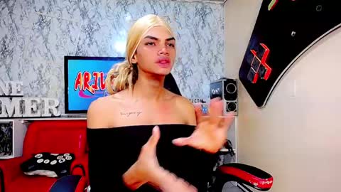 Snapshot of karol_vanessa__ chatting on 05/23/26, 11:25 karol Vanessa online show from 05/23/26, 11:25