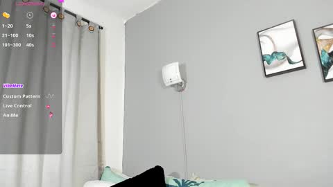 karol_w10 online show from 09/25/25, 07:39