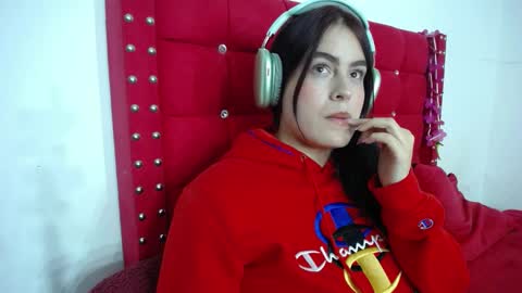 Snapshot of karolay_su chatting on 02/14/25, 04:47 ARIANNA  online show from 02/14/25, 04:47
