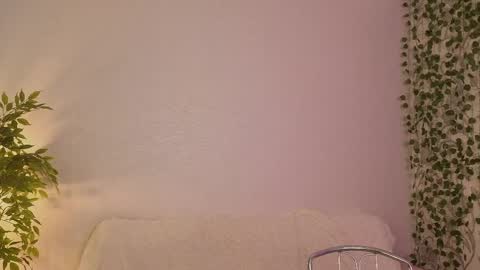 Snapshot of karoledemara chatting on 05/31/26, 08:32 Molly online show from 05/31/26, 08:32