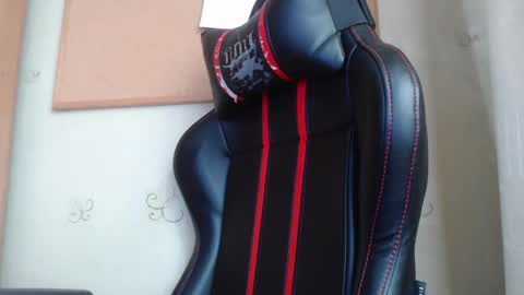 Snapshot of karolhorny96 chatting on 09/25/25, 07:56 Karol online show from 09/25/25, 07:56