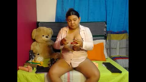 Snapshot of karolhot916 chatting on 02/16/25, 12:41 karol online show from 02/16/25, 12:41