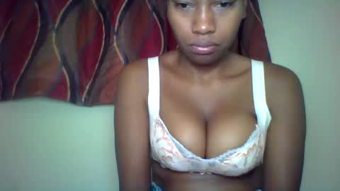 Snapshot of karoliee chatting on 06/09/26, 07:53 karoliee online show from 06/09/26, 07:53