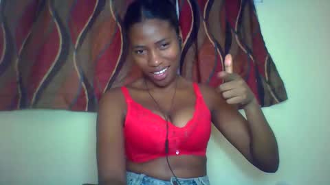 Snapshot of karoliee chatting on 06/10/26, 11:20 karoliee online show from 06/10/26, 11:20