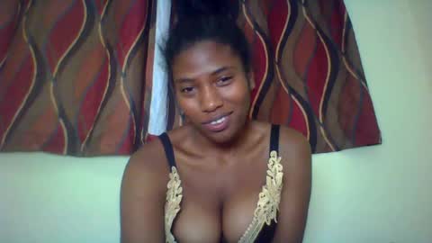 Snapshot of karoliee chatting on 06/11/26, 09:35 karoliee online show from 06/11/26, 09:35