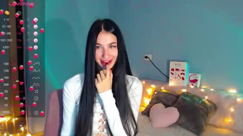 Kira online show from 09/11/25, 02:44