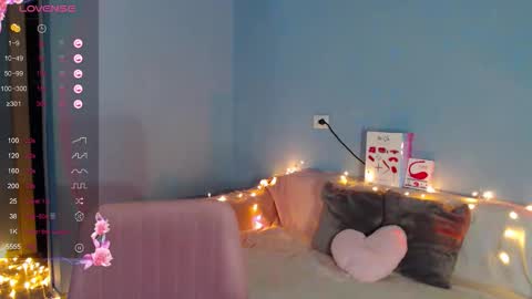 Snapshot of karolina_hottie_ chatting on 03/10/26, 02:16 Kira online show from 03/10/26, 02:16