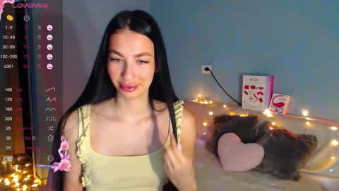 Snapshot of karolina_hottie_ chatting on 03/16/26, 01:44 Kira online show from 03/16/26, 01:44