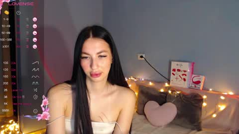 Snapshot of karolina_hottie_ chatting on 03/27/26, 02:39 Kira online show from 03/27/26, 02:39