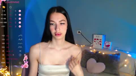 Snapshot of karolina_hottie_ chatting on 04/07/26, 02:01 Kira online show from 04/07/26, 02:01