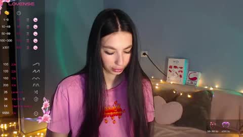 Snapshot of karolina_hottie_ chatting on 04/21/26, 02:04 Kira online show from 04/21/26, 02:04