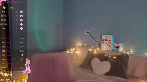 Snapshot of karolina_hottie_ chatting on 04/21/26, 02:51 Kira online show from 04/21/26, 02:51