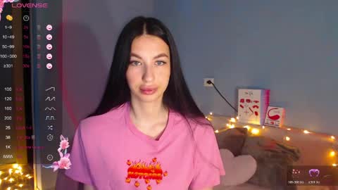 Snapshot of karolina_hottie_ chatting on 04/27/26, 02:09 Kira online show from 04/27/26, 02:09