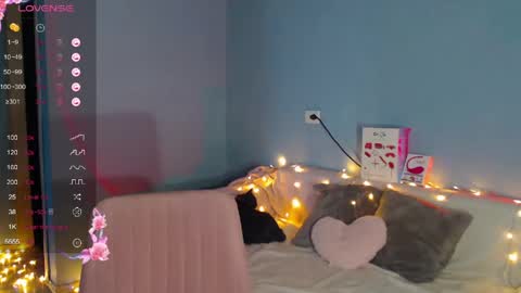 Snapshot of karolina_hottie_ chatting on 05/01/26, 02:27 Kira online show from 05/01/26, 02:27