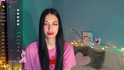 Snapshot of karolina_hottie_ chatting on 05/05/26, 01:57 Kira online show from 05/05/26, 01:57