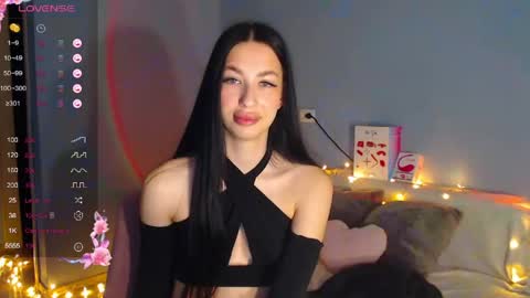 Snapshot of karolina_hottie_ chatting on 05/14/26, 01:45 Kira online show from 05/14/26, 01:45