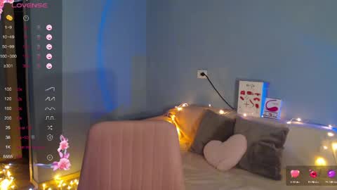 Snapshot of karolina_hottie_ chatting on 05/22/26, 02:19 Kira online show from 05/22/26, 02:19