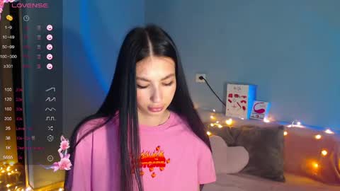 Snapshot of karolina_hottie_ chatting on 05/26/26, 01:56 Kira online show from 05/26/26, 01:56