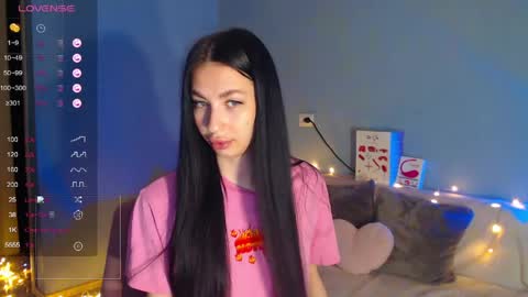 Snapshot of karolina_hottie_ chatting on 05/29/26, 02:20 Kira online show from 05/29/26, 02:20