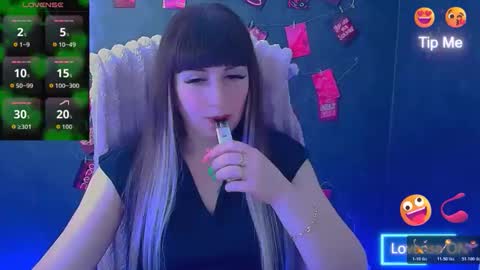 Caroline online show from 05/15/26, 06:09
