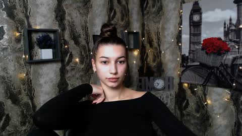 Karolina online show from 12/20/24, 07:39