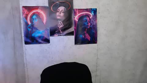 Karolina online show from 10/15/25, 05:51