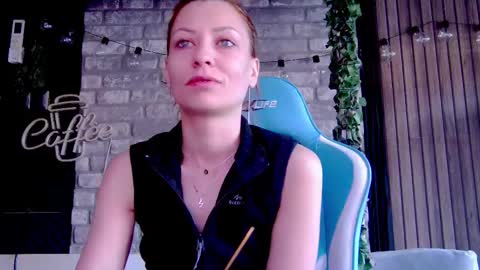 karoline121 online show from 02/14/25, 06:23