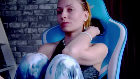 karoline121 online show from 02/26/25, 02:25