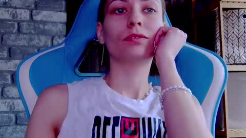karoline121 online show from 03/01/25, 08:23
