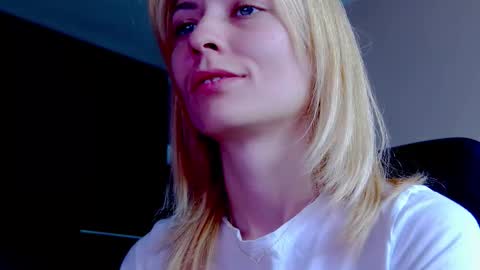 karoline121 online show from 10/02/25, 08:21