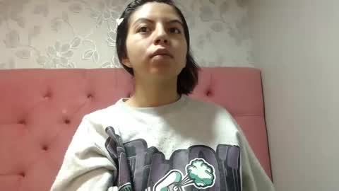 Snapshot of karolineburnx chatting on 12/16/25, 02:38 Isa online show from 12/16/25, 02:38