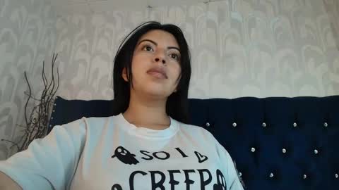 Snapshot of karolineburnx chatting on 04/13/26, 10:43 Isa online show from 04/13/26, 10:43