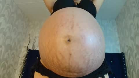 Snapshot of karolineburnx chatting on 04/17/26, 11:30 Isa online show from 04/17/26, 11:30