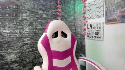 Snapshot of karoll__sex chatting on 10/25/25, 12:34 KAROLL online show from 10/25/25, 12:34