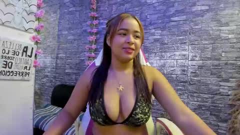 Snapshot of karoll__sex chatting on 12/14/25, 12:43 KAROLL online show from 12/14/25, 12:43