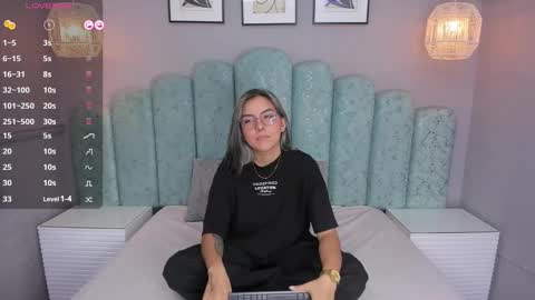 Karol Santos online show from 12/15/24, 08:08