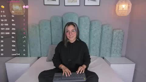 Karol Santos online show from 12/24/24, 04:44