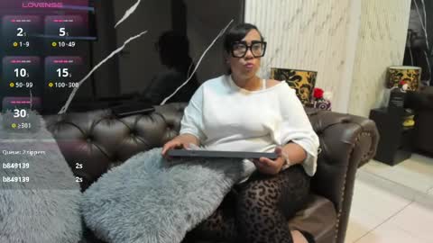 My name is  Miss Karol online show from 06/03/26, 11:24