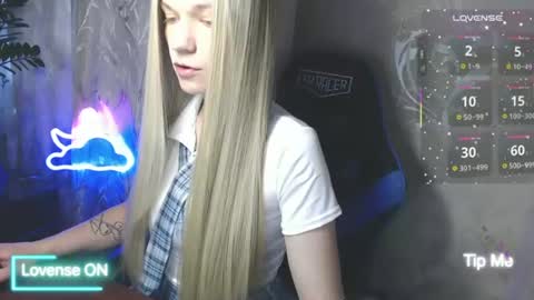 Caroline Fox online show from 06/27/26, 08:30