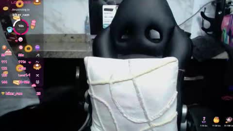 Snapshot of kashvi_ chatting on 10/23/25, 01:43 kasvhi online show from 10/23/25, 01:43